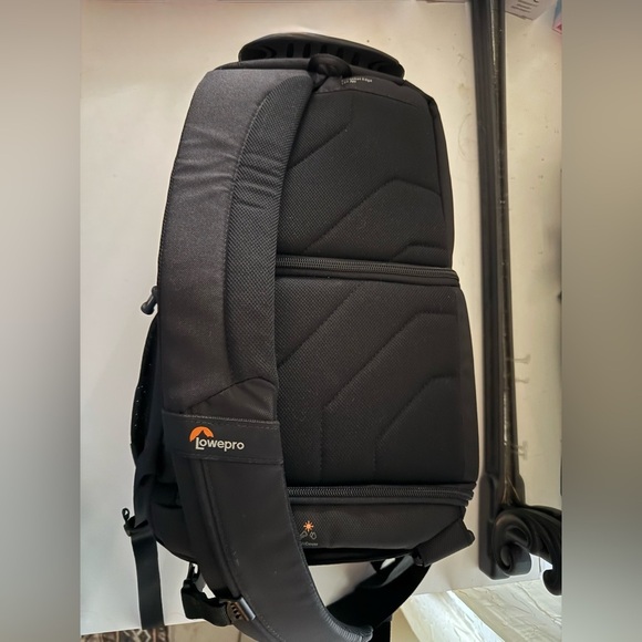 Lowepro Slingshot Edge 150 AW Black Camera Bag - Picture 5 of 16